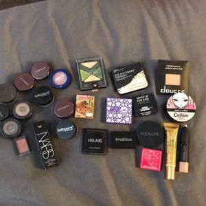 Eyeshadows and highlighters